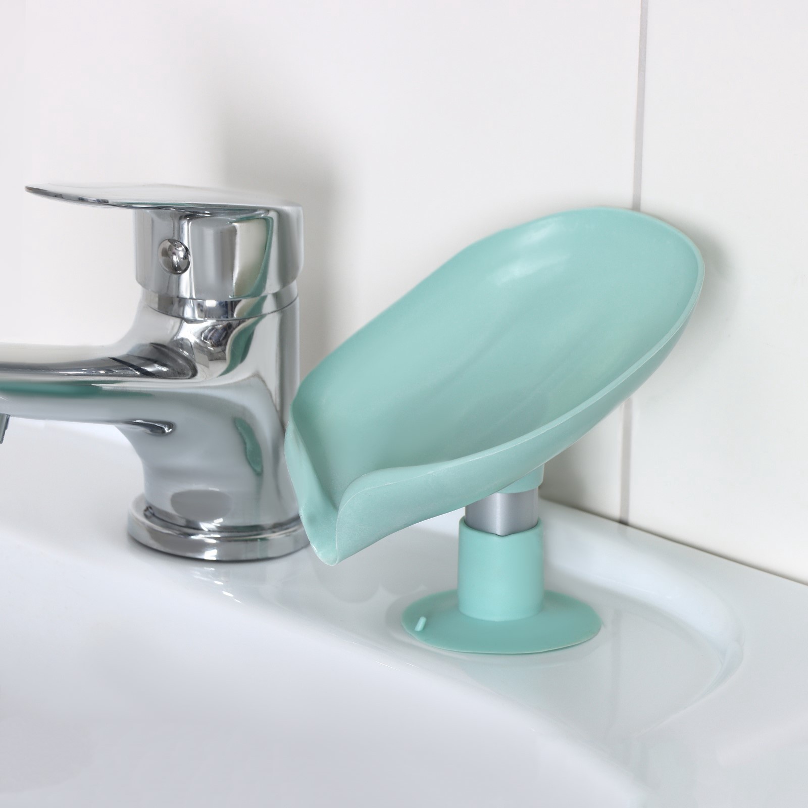 Мыльница со сливом для воды Доляна, на присоске, 12.5×9×10 см, бирюзовая